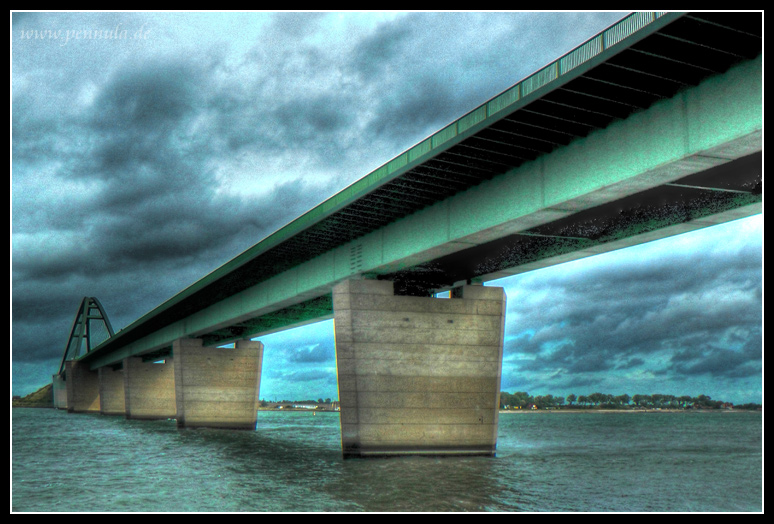 Hochkontrastbild Fehmarnsundbrücke