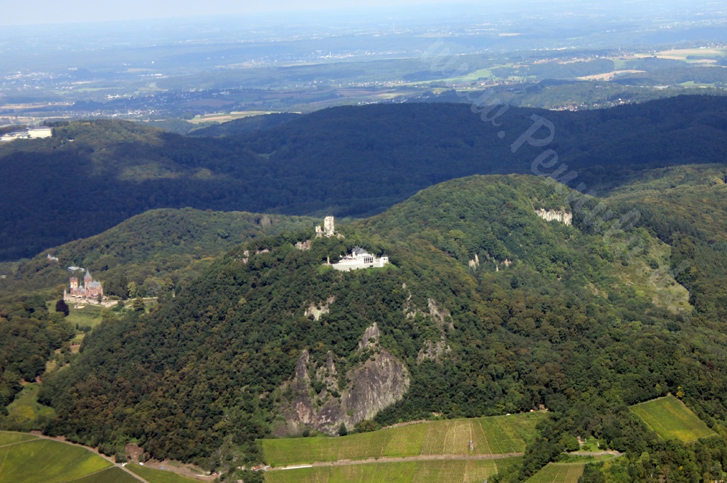 Schloß Drachenburg und Burg Drachenfels im Siebengebirge