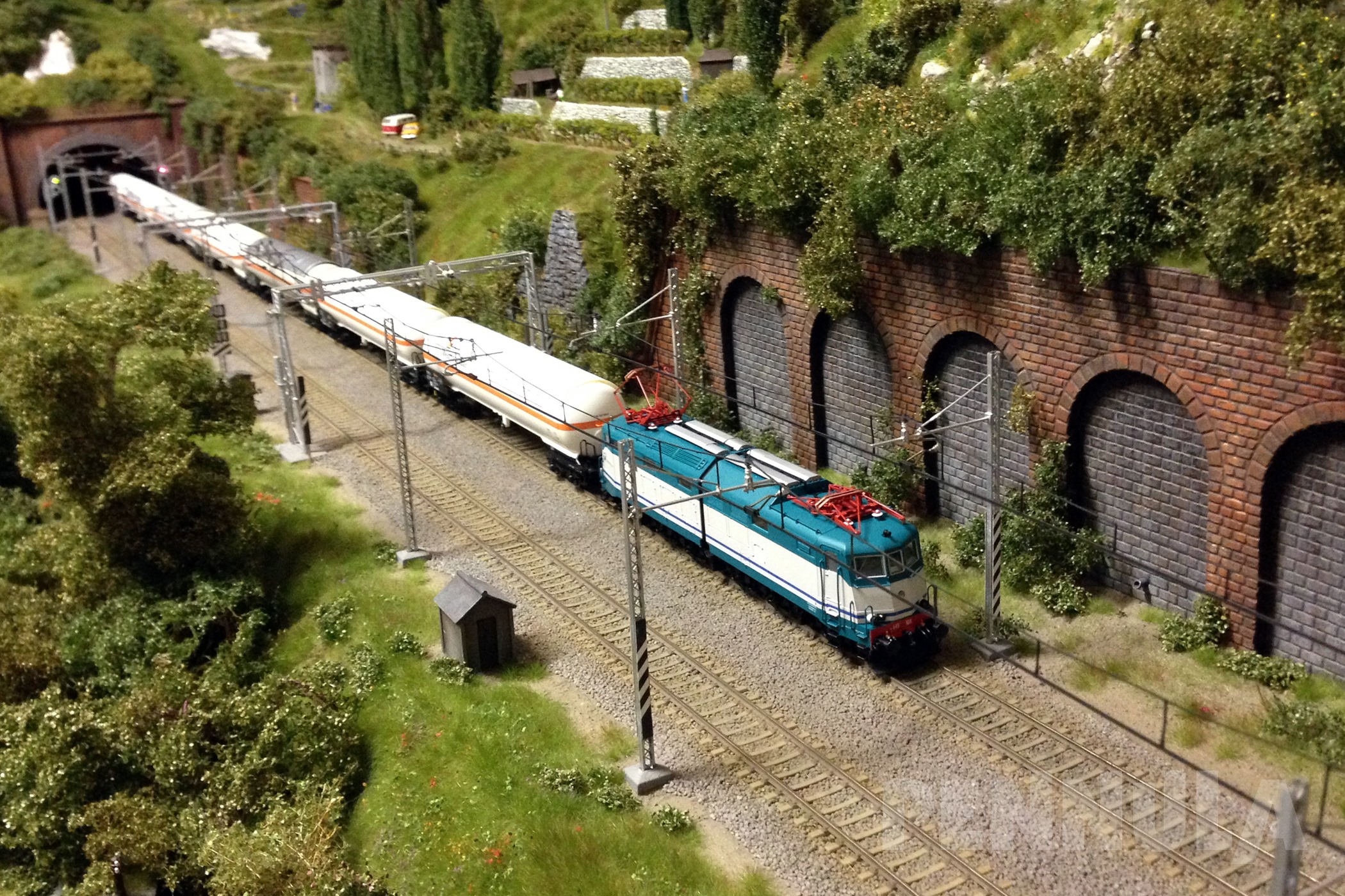 Eisenbahn und Züge in Italien: Eine wunderschöne Spur H0 Modelleisenbahn-Anlage