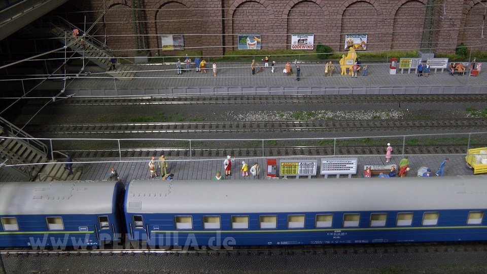 Die große Märklin Spur H0 Anlage bei der Modellbahnausstellung Bahnsteig Holtmann